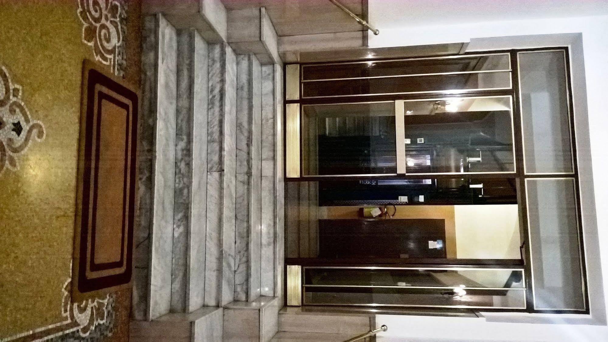 Gigi Holiday Rooms Рим Экстерьер фото